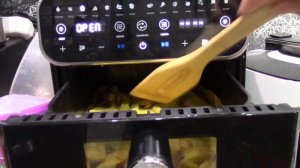 Аэрогриль. Рыбные котлеты с картошкой фри