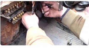 Как завести жигуля если нет ключа.Заводим ваз 2101-2106 без ключа.