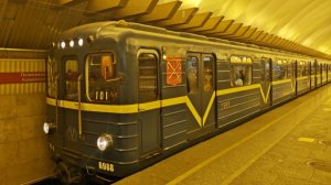 В память о вагонах типа Ема метрополитена Санкт-Петербурга