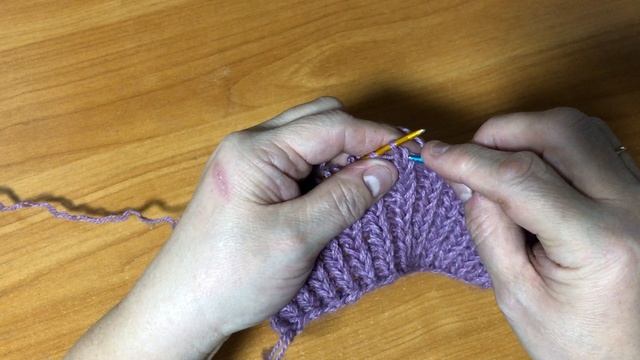 Резиночка спицами "Колоски" смотреть онлайн