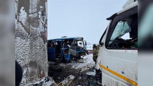 В Омской области столкнулась легковушка и автобус: кадры с места ДТП