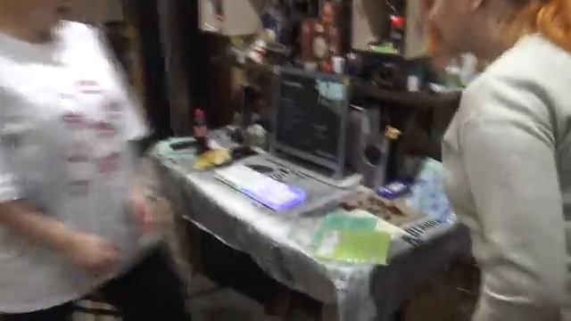 МАТЬ РАЗБИЛА БИТОЙ КОМПЬЮТЕР С КЛАВИАТУРОЙ И МЫШКОЙ ДОЧЕРИ В РЕАЛЬНОЙ ЖИЗНИ ИЗ-ЗА МАЙНКРАФТ! смотреть онлайн