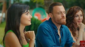 Постучись в мою дверь -  семейный ужин, но с объявлением о том что они вместе  опоздали))))