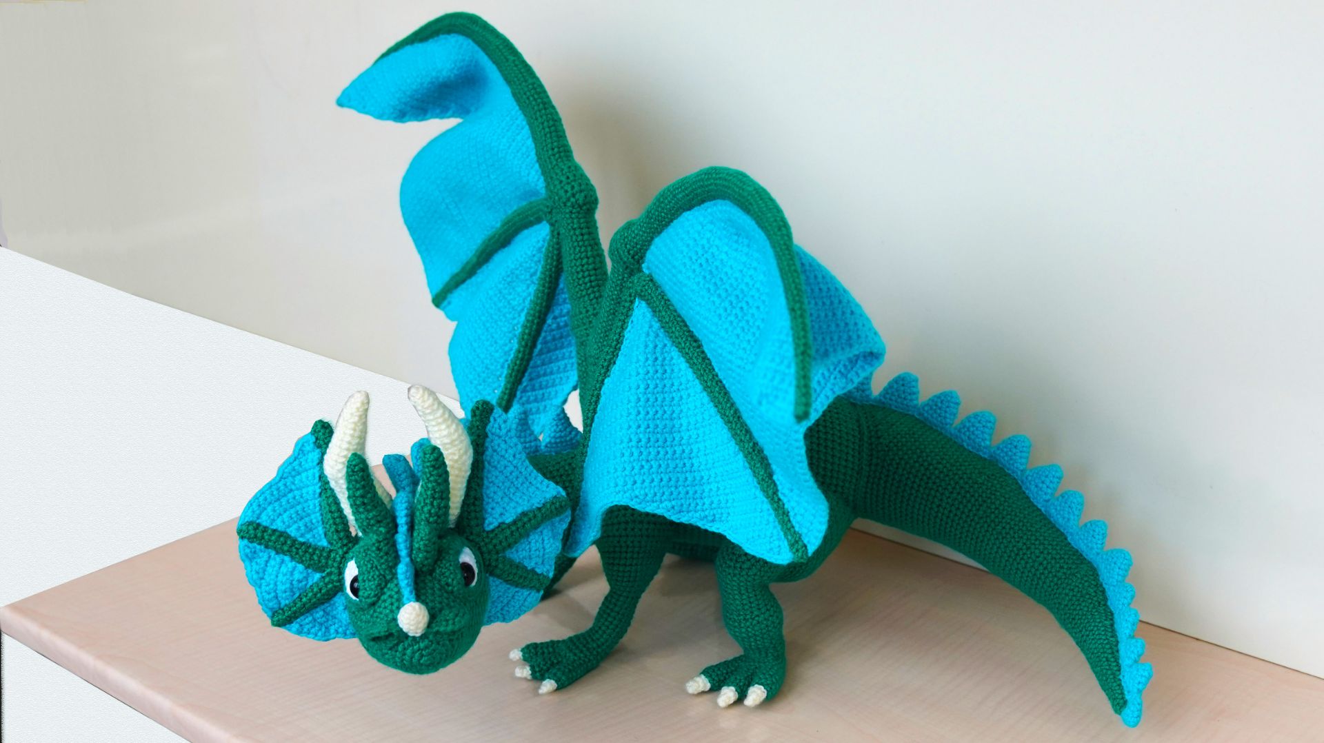 Дракон крючком. Игрушка крючком. Часть 3. Голова, рог для носа, гребень. смотреть онлайн