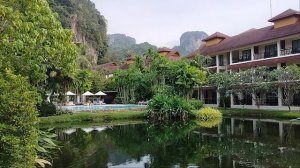 Пошли на западный пляж Рейли!