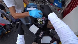 Моторная лодка в кладовке рыбака-охотника.