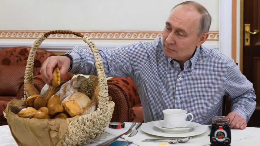 Был очень польщен: Песков о впечатлениях Путина от подарка владельца пекарни Машенька