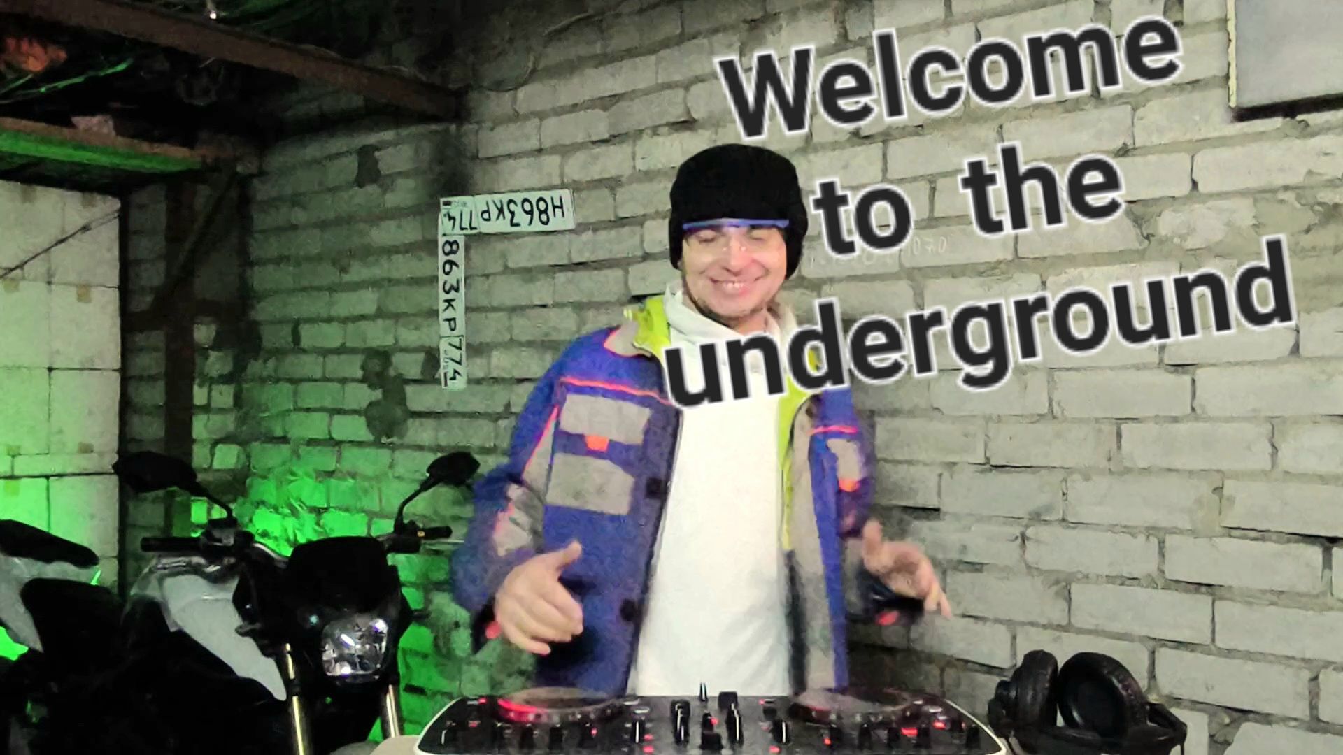 Welcome to the underground!  
DJ And - live rave mix from underground garage
