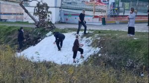 В Анапе выпал снег в парке Джунгли 21-12-2025