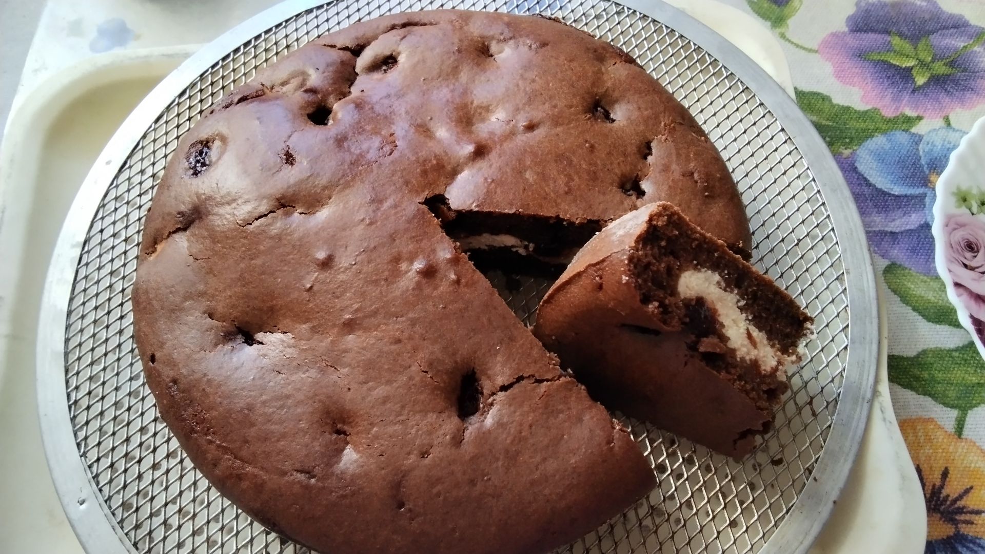 Шоколадный пирог с творогом и вишней смотреть онлайн