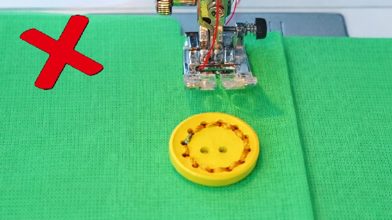 ✅НИКТО не делает так! Пришить пуговицу на машинке — показываю КАК смотреть онлайн