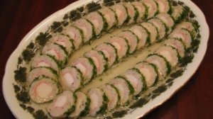 Заливной рыбный рулет с крабовыми палочками
