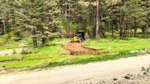 Как грейдер Deere и оператор ремонтируют зеленые дороги