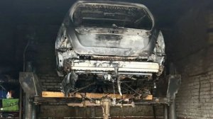 Автомобиль загорелся во время ремонта в гараже в Ярославской области