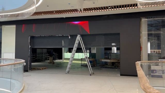 ТРК «Голливуд», СПб, Коломяжский пр., д. 22. LED экран для МВидео. Медиафасад, он же медиапортал. смотреть онлайн