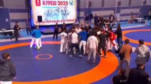 Массовая драка на турнире по борьбе в Крыму