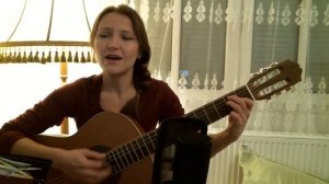 Душевно и красиво спела песню Занавесочки под гитару!