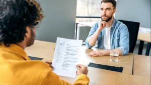 Когда начальник на собеседование вдруг кандидата... не узнал, и как он так? А вот, бывает