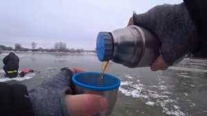 ПЕРВЫЙ ЛЁД 2025 -2026! Огромные ЩУКИ на ЖЕРЛИЦЫ ! Плотва и окунь на безмотылку!