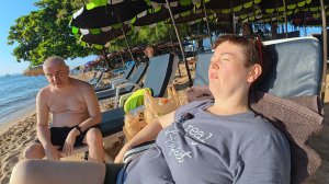 Валяемся на пляже СПЛЕТНИЧАЕМ! Ответила на ВАЖНЫЕ вопросы всех туристов! Паттайя СЕЙЧАС погода, курс