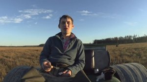 Идём с папой ремонтировать каракат. Насобирал ещё ягоды.