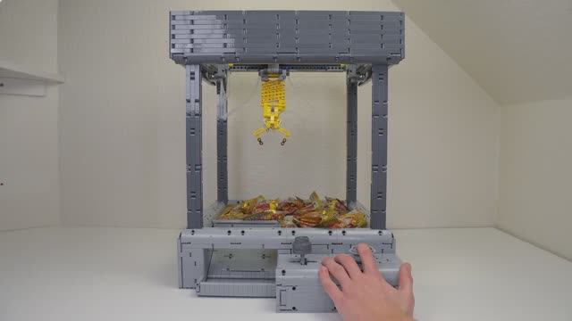Собираем работающий автомат Хватайка из Lego смотреть онлайн