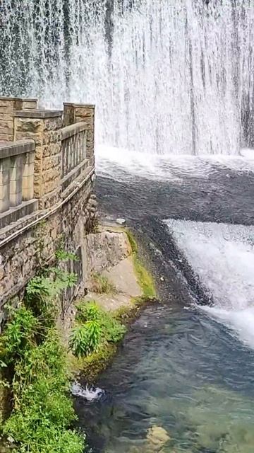 Рукотворный водопад в Новом Афоне - самое популярное место у туристов приезжающих на отдых в Абхазию смотреть онлайн