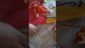 Закусочные рулетики из карбоната с сыром и чесноком.Улётная закуска на праздничный стол!