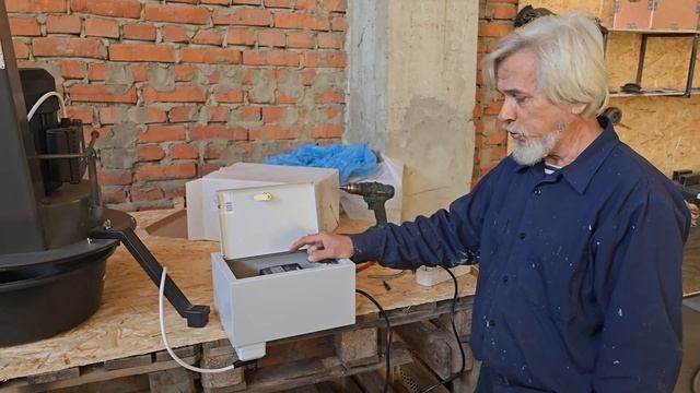 Регулировка однофазного двигателя частотником на дробилке.