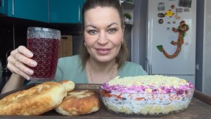 МУКБАНГ ВКУСНЕЙШАЯ ПРЕДНОВОГОДНЯЯ СЕЛЕДКА ПОД ШУБОЙ/ПИРОГИ БЕЛЯШИ/MUKBANG ЕДА ОБЖОР