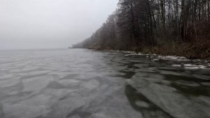Выезжаем на тонкий лед озера Сенеж.Толщина льда примерно 4-5 сантиметров.Провалимся или прорвемся?