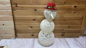 Поделка к Новому году. Снеговик из ниток.