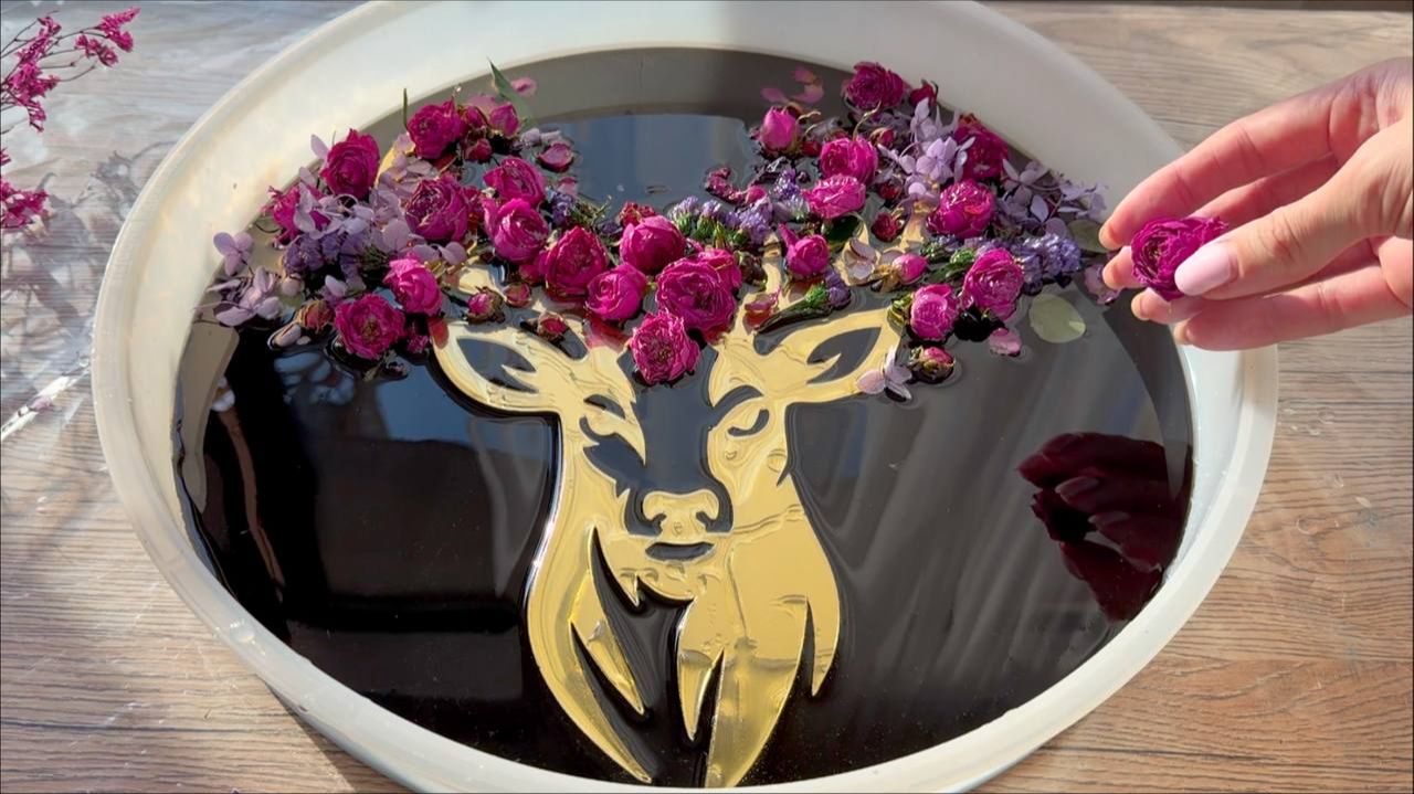 Удивительный стол из эпоксидной смолы с цветами. смотреть онлайн