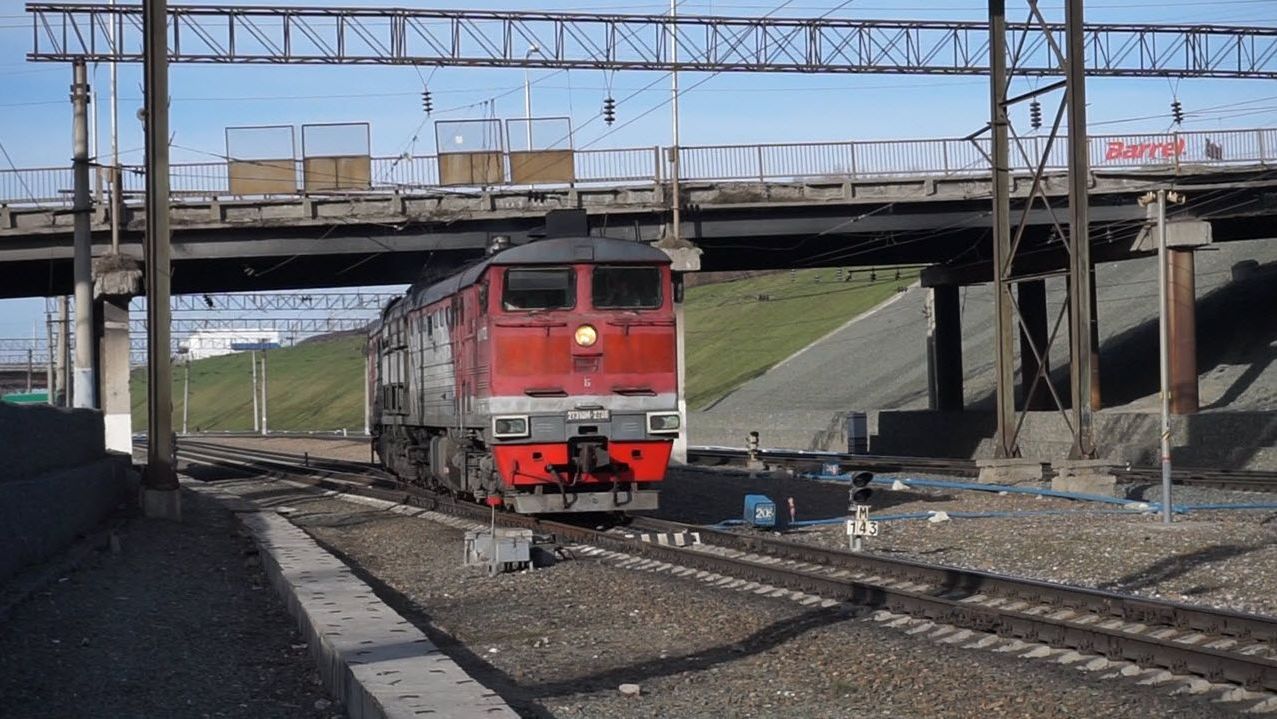 Тепловоз 2ТЭ10М-2736. Резервом. смотреть онлайн