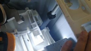 Стиральная машина ходит ходуном, при отжиме.