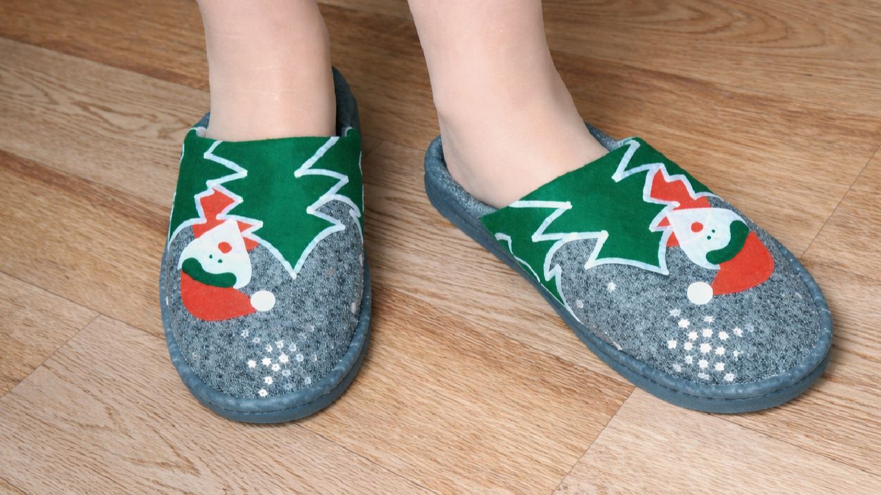 ✅ИДЕАЛЬНЫЙ подарок! Тапочки с новогодним декором своими руками смотреть онлайн