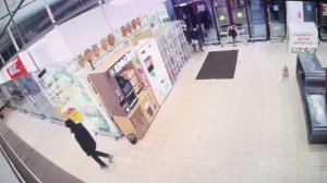 Неадекватный фитнес-тренер ударил в живот девушку, которая не пропустила его спутницу в Рыбинске