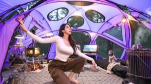 У Кирин новая девчачья палатка, красивый кемпинг.