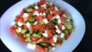 Салат из курицы с грейпфрутом.