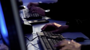 Мошенники запустили схему обмана с доставкой подарков