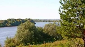 Песня Над окошком месяц, под окошком ветер! Облетевший тополь серебрист и светел!