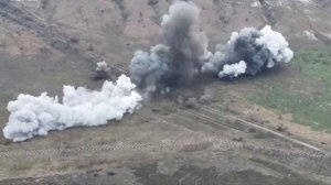 Русский дрон разминировал насыпь в Запорожье в стиле Майкла Бэя.