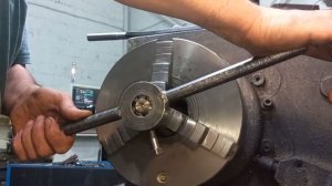 Пальцы из шестигранника и ещё что-то.