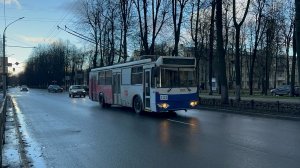 Троллейбус ЗиУ-682Г-016.02 №122 «Локомотив» по маршруту №3 в Ярославе, ноябрь 2025 года