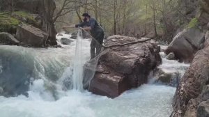 Рыбалка в ручье / Необычная Рыбалка на реке / Супер Техническая Рыбалка