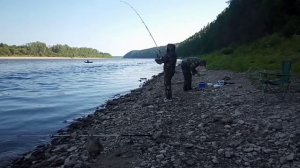 32. Рыбалка на Вятке. Вдвоем на реке. Ловля мирной рыбы на современную донку.