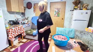 Домик в деревне,испробовала мясорубку накрутить фарша,настряпала котлет