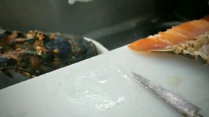 Огромные Живые ОМАРЫ Разделка Приготовление САШИМИ и Паста ЯПОНСКАЯ Кухня