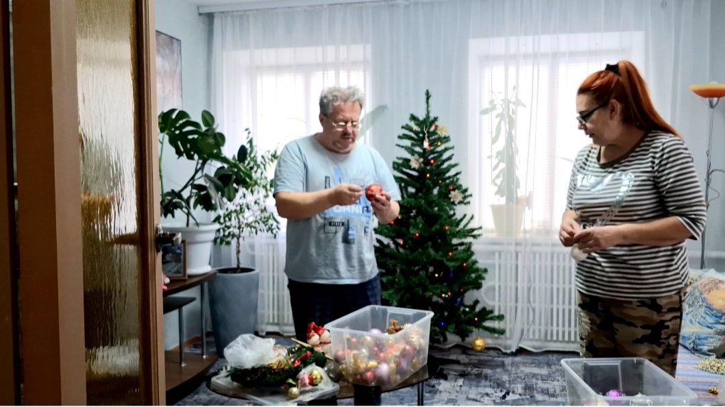 955 Наряжаем ёлку.Кукурузный хлеб.Проверили сметану.Можно ли есть. смотреть онлайн