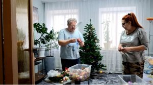 955 Наряжаем ёлку.Кукурузный хлеб.Проверили сметану.Можно ли есть.